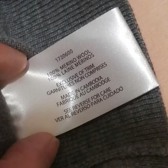 100% Merino Wool V-Neck Sweater, BNWT! - Picture 6 of 7